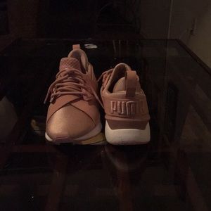Rihanna pumas 5.5 fits like 5 worn twice